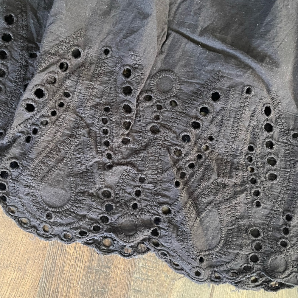 JENNIFER & GRACE Black Eyelet Flutter Sleeve Ruffle Pullover Top Size LARGE - Picture 7 of 12